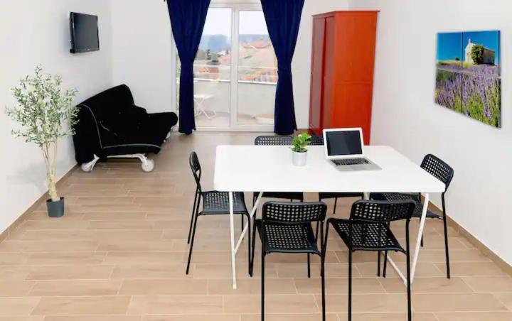 Avada Premium Apartment โนวาลยา ภายนอก รูปภาพ