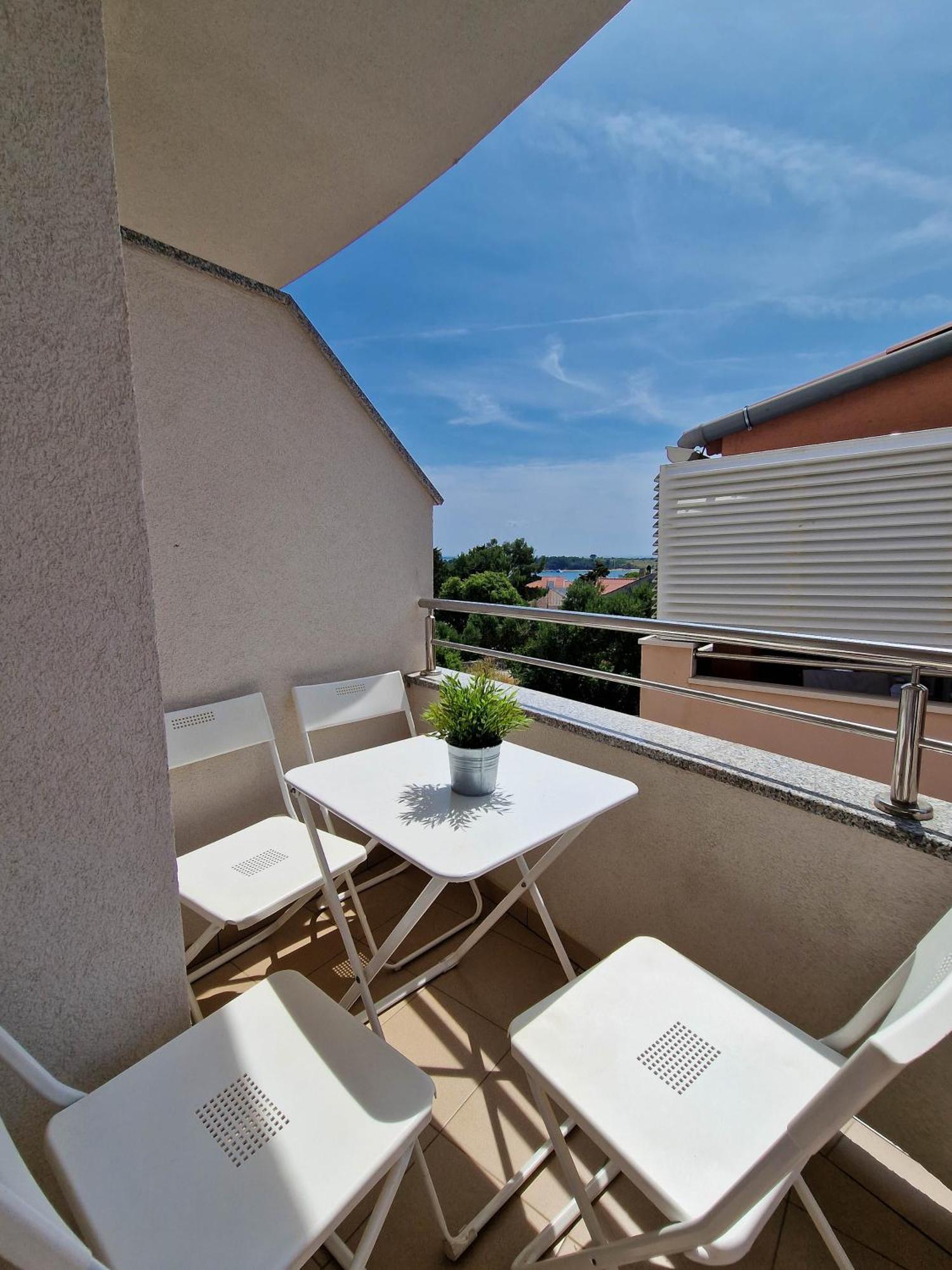 Avada Premium Apartment โนวาลยา ภายนอก รูปภาพ